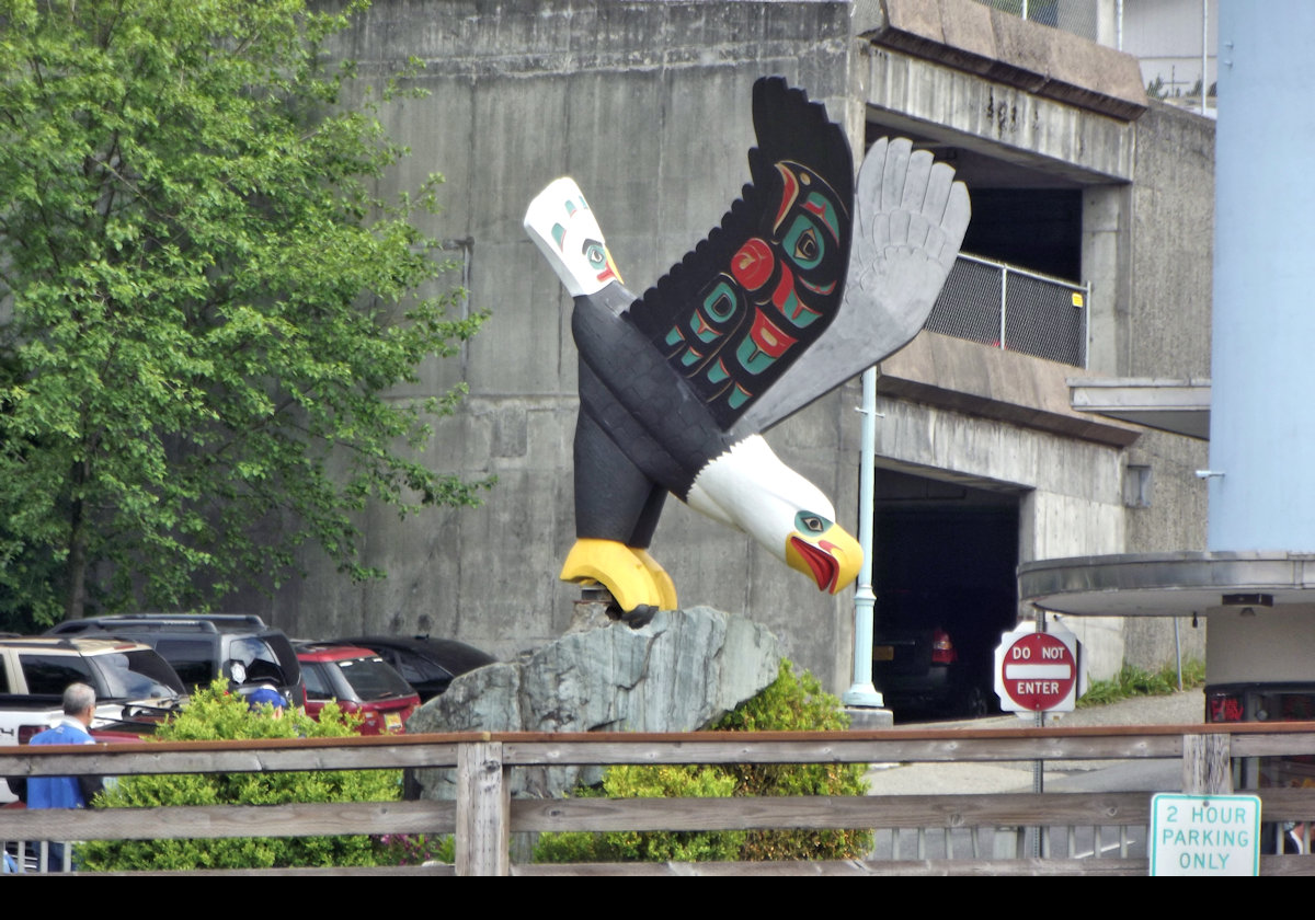 An alternative eagle! A statue of a bald eagle by Nathan Jackson called "Thundering Wings".  He is an Alaska Native artist & one of the most important living Tlingit artists.