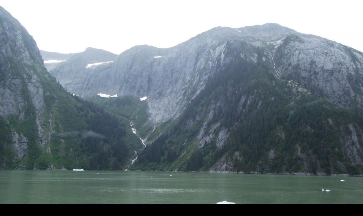 Some of these cliffs are 460 to 600 meters (1,500 to 2,000 feet) high, and drop dramatically straight down to sea level.