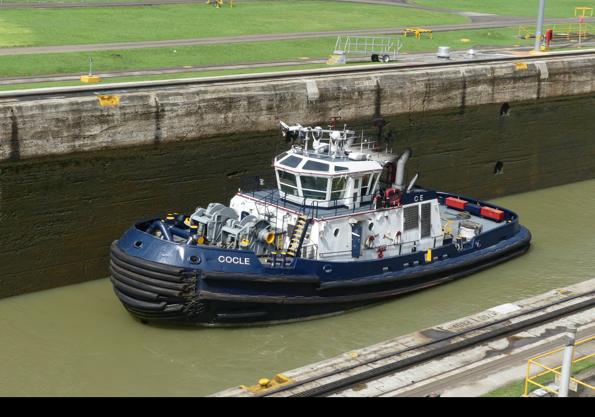 A canal tug heading towards the Pacific side.