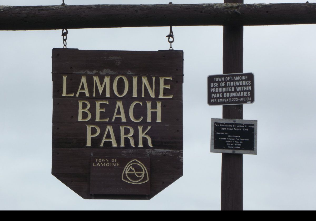 Lamoine Beach is a popular beach about 2.5 km (1.5 miles) long.  It is near to Lamoine Stste Park, and affords excellent views of Mount Desert Island and Acadia.