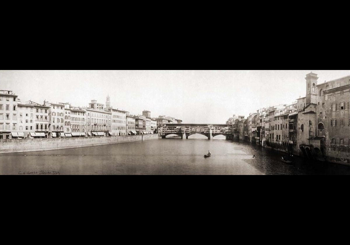 This is how the Ponte Vecchio looked in 1909. 