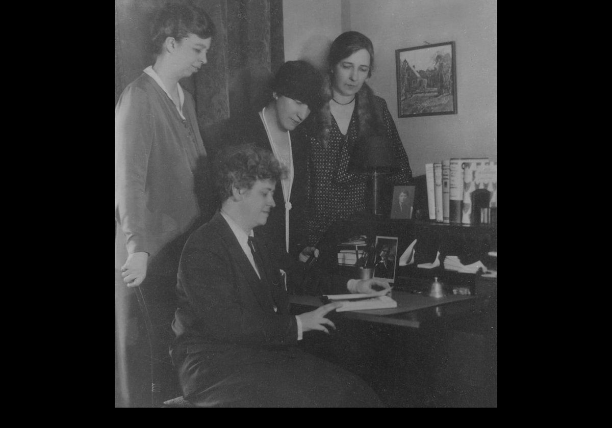 Eleanor Roosevelt, Nancy Cook (seated), Caroline O'Day, Marian Dickerman 