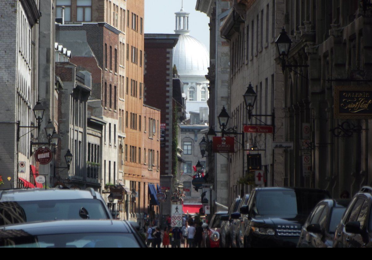Looking along Rue St Paul for a glimpse of the dome of Bonsecours Market.  Modavie Bistro on the left, and Galerie Saint Paul on the right.