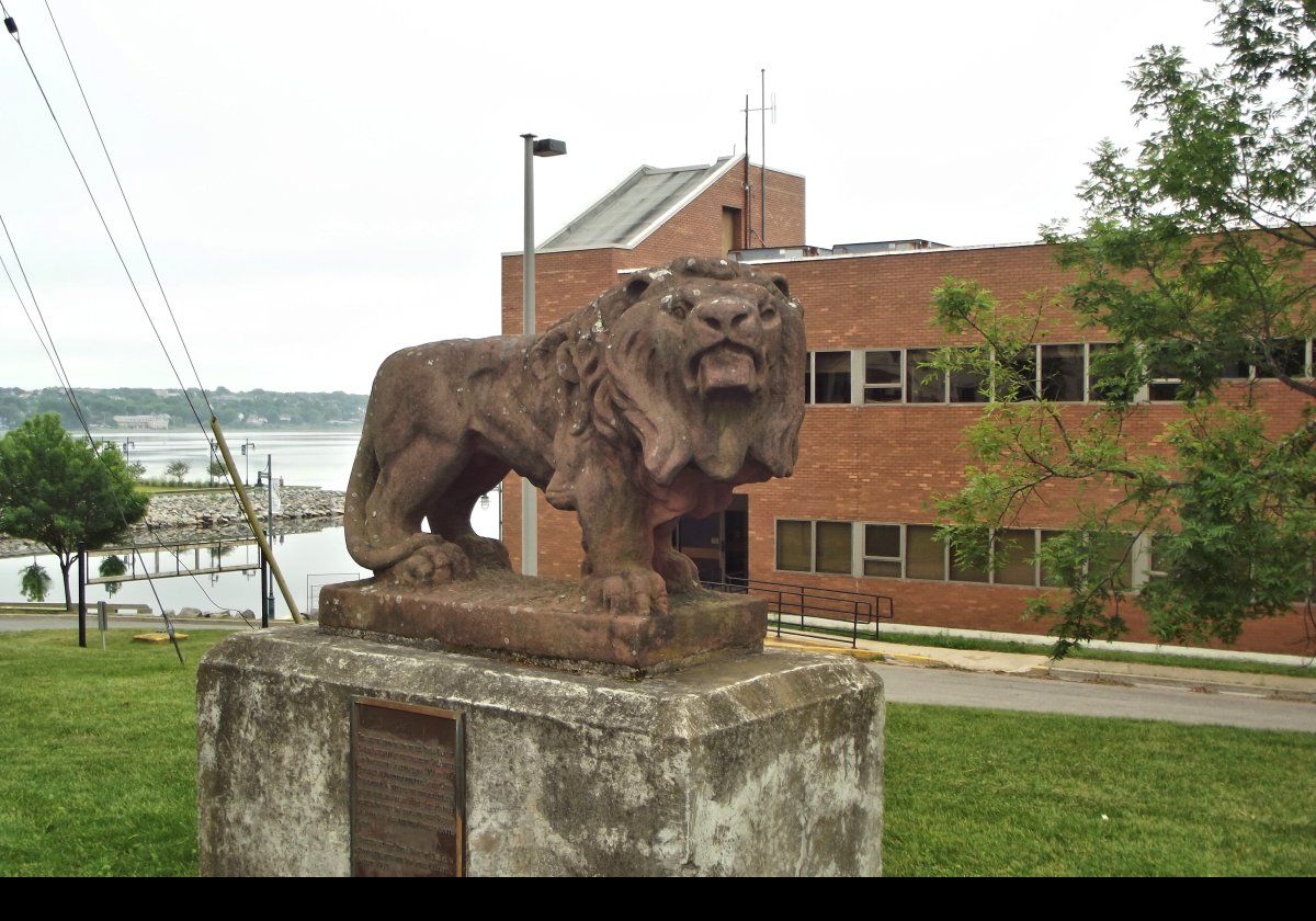 This lion once stood on the roof of the Royal Bank of Canada building in Sydney.  It was moved to this park site near the port on Esplanade at the junction with York Street.