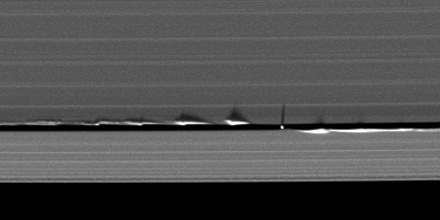 saturn-moon-daphnis-2.jpg