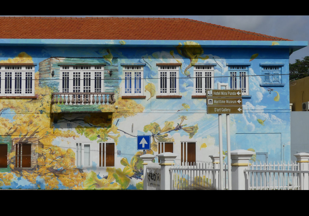 There seems to be a lot of murals in and around Willemstad.  We especially liked this trompe-l'œil-ish painting of foliage on this house.  